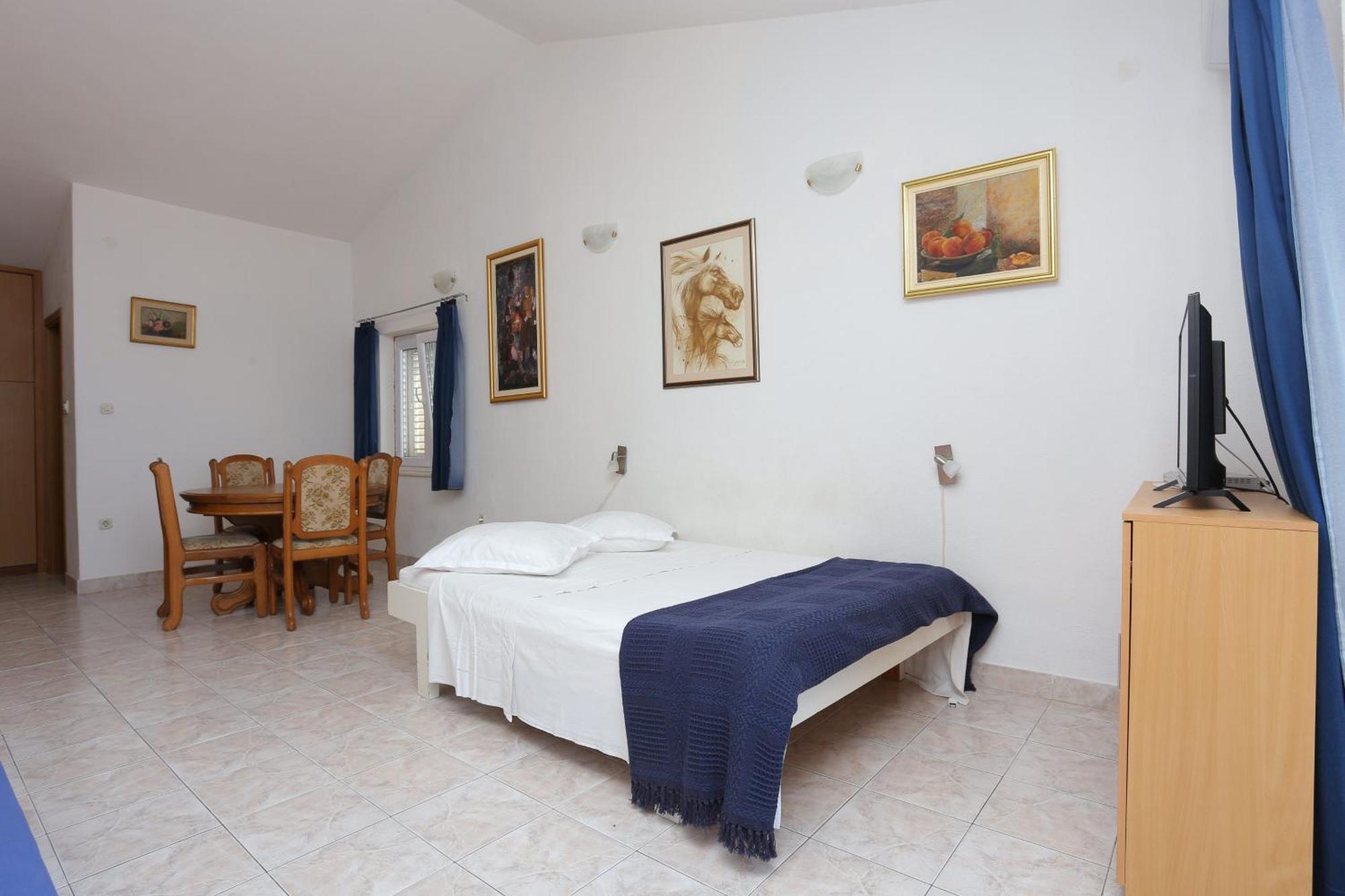 Apartments By The Sea Baska Voda, Makarska - 300 Rom bilde