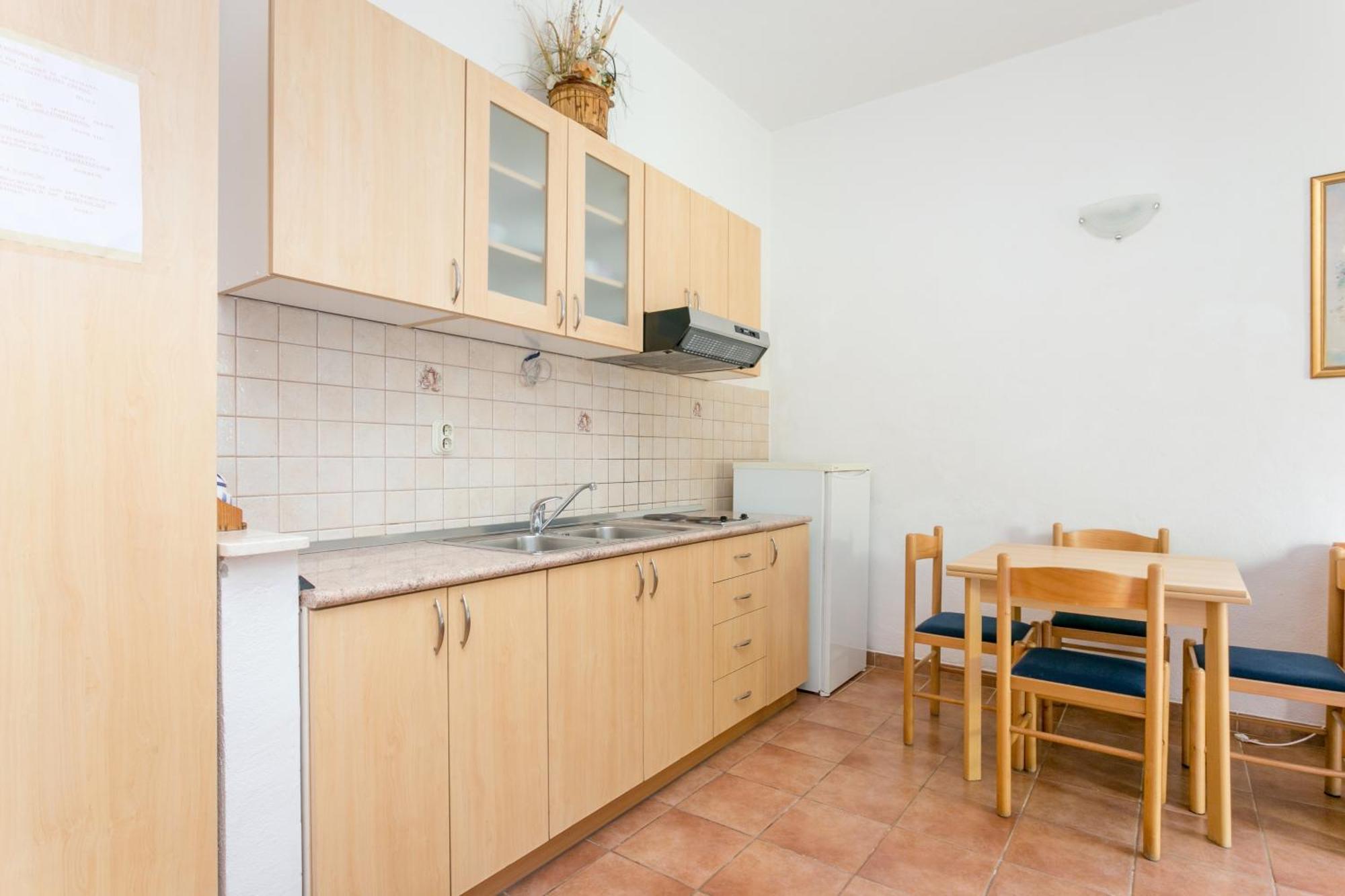 Apartments By The Sea Baska Voda, Makarska - 300 Rom bilde