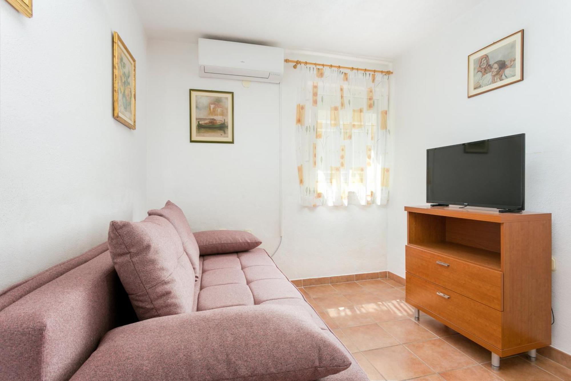Apartments By The Sea Baska Voda, Makarska - 300 Rom bilde