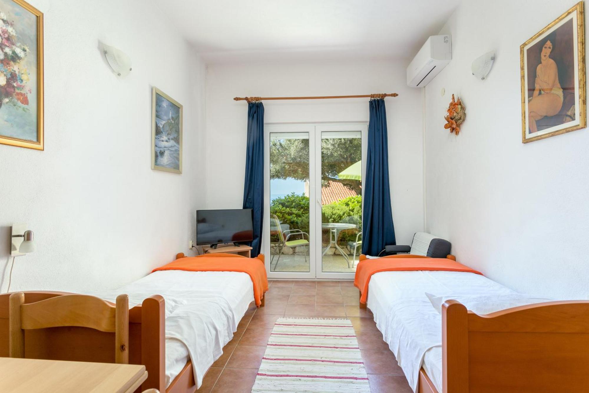 Apartments By The Sea Baska Voda, Makarska - 300 Rom bilde