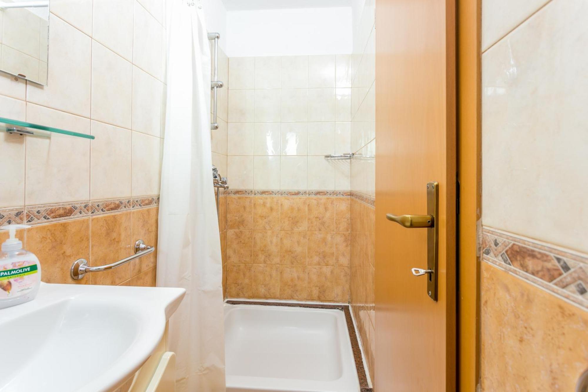 Apartments By The Sea Baska Voda, Makarska - 300 Rom bilde